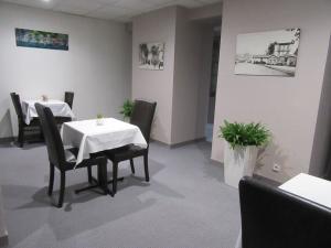 Hotels Contact Hotel de France : photos des chambres