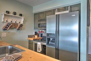 Unwind Fireside Ozark Mtn Condo with Resort Perks!