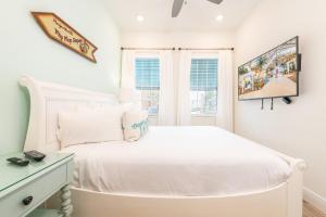 Five-Bedroom House room in Bright Cottage with Pool & Amenity Access near Disney at Margaritaville - 8032Sh