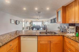 Direct Beach Views Family Friendly Las Brisas #205