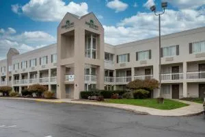 HomeTown Inn by Red Roof East Syracuse - Hamilton