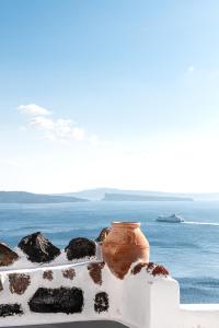 Honeymoon Suite with Private Hot Tub with Caldera & Sea View
