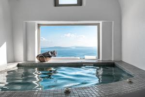 Honeymoon Suite with Private Hot Tub with Caldera & Sea View