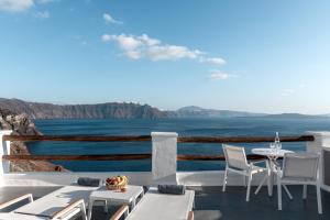 Honeymoon Suite with Private Hot Tub with Caldera & Sea View