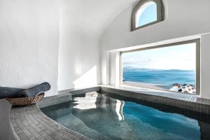 Honeymoon Suite with Private Hot Tub with Caldera & Sea View