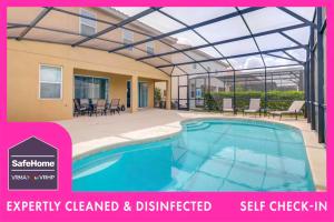Six-Bedroom Holiday Home room in Oakborne Villa