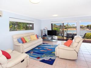 Courtney Cove 1 Comfortable Two Bedroom Apartment on Mooloolaba Canal