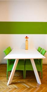 Spacious Apartment for 4 near Ringstrasse & Metro U2