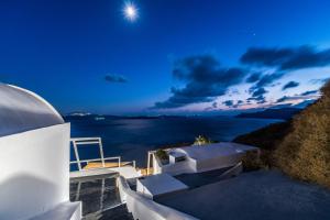 Solstice Luxury Suites Santorini Greece