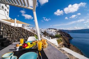 Solstice Luxury Suites Santorini Greece