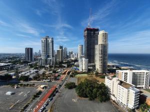 High Floor Ocean View at Surfers Paradise - Hotel Studio