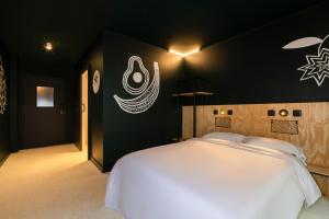 Double Room with Private Bathroom room in JO&JOE Paris - Nation