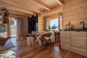 NA SKRAJU LASU domki z balią, jacuzzi