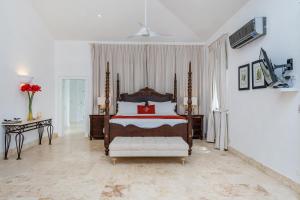 Paradise Luxury Villa with Huge Pool and Jacuzzi