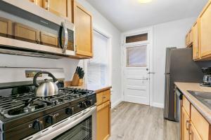 Vibrant 1BR Apartment in Roscoe Village - Marshfield N3