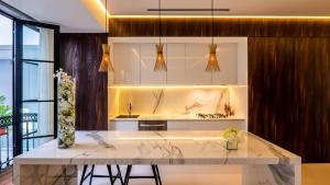 PIER 57 - 510 Luxury Rooftop 2 BR Condo in Romantic Zone