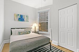 Comfy 2BR Apartment near Wrigley Field - Grace 3
