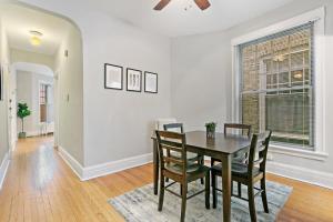 Comfy 2BR Apartment near Wrigley Field - Grace 3