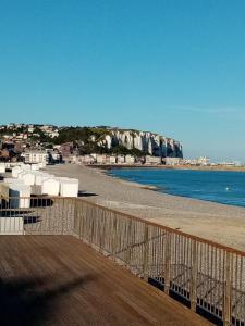 Appartements Appartement avec Balcon au 1er etage Vue laterale Mer a 50 metres de la plage a Mers les Bains. : photos des chambres