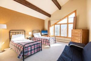 Condo with Pool & Hot Tubs, Free Shuttle