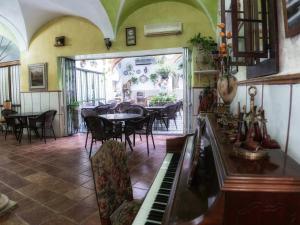 Hotel Las Palmeras by Vivere Stays