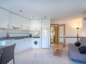 Apartment Palmiers I-11 by Interhome
