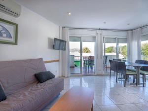 Apartment Palmiers I-11 by Interhome