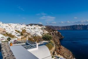 Solstice Luxury Suites Santorini Greece