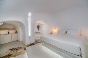 Solstice Luxury Suites Santorini Greece