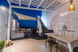 Solstice Luxury Suites Santorini Greece