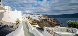 Solstice Luxury Suites Santorini Greece