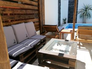2 bedrooms appartement with private pool enclosed garden and wifi at Zadar 2 km away from the beach
