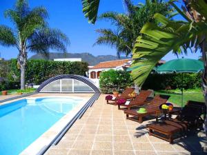 obrázek - 2 bedrooms house with sea view shared pool and jacuzzi at San Cristobal de La Laguna 3 km away from the beach