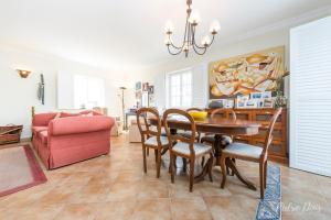 Elegant Villa in Azeitão with Pool