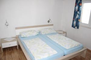 One bedroom appartement at Zecevo Rogoznicko 50 m away from the beach with wifi