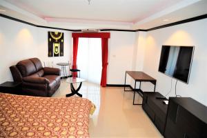 High Floor Studio Apartment at Angket - Sleeps 2