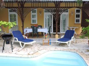 Charming villa in Blue Bay with private pool