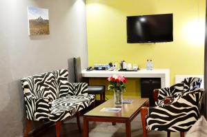 Cloud Hotel & Suites