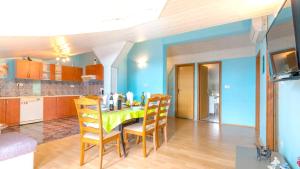 Spacious apartment with terrace and sea view in Jadranovo