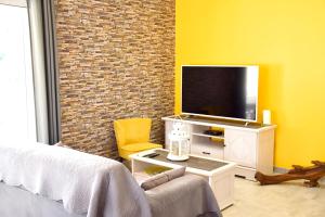Maisons de vacances Maison de 4 chambres avec piscine privee jardin amenage et wifi a La Roche sur le Buis : photos des chambres