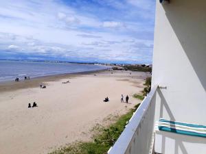 Appartements Appartement d'une chambre a Le Grau du Roi a 50 m de la plage avec vue sur la mer et terrasse amenagee : photos des chambres