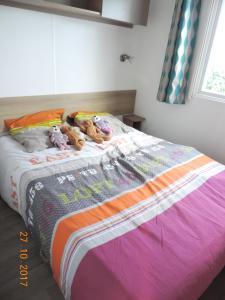 Maisons de vacances Bungalow Confort Gastes Jacuzzi : photos des chambres