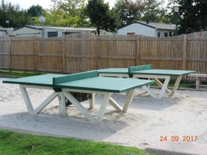 Maisons de vacances Bungalow Confort Gastes Jacuzzi : photos des chambres