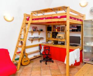 Charming Studio near the Colosseum in Rome, 45 m² with Balcony