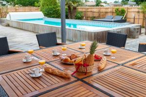 Villa spacieuse à Arès avec piscine privée et jacuzzi