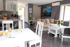Villa spacieuse à Arès avec piscine privée et jacuzzi