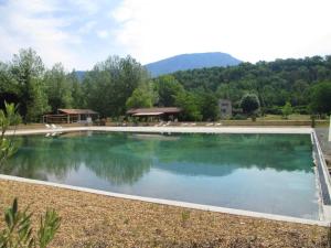 Maisons de vacances Propriete de 2 chambres avec terrasse amenagee et wifi a Beynes : photos des chambres