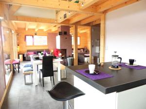 Chalets Chalet de 5 chambres avec vue sur la ville jardin clos et wifi a Les Gets a 1 km des pistes : photos des chambres