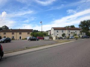 Maisons de vacances Maison de 2 chambres avec spa terrasse amenagee et wifi a They Sous Montfort a 5 km de la plage : photos des chambres