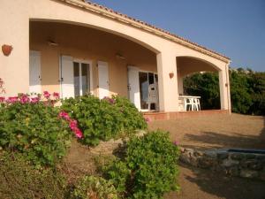 Maisons de vacances Maison de 3 chambres a Sartene a 400 m de la plage avec vue sur la mer jardin amenage et wifi : photos des chambres